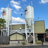 Foto tirada no(a) Smoky Mountain Brewery por Gavin A. em 9/16/2022