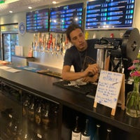 Photo taken at Joe&amp;#39;s Wine and Liquor by Alan H. on 9/14/2019