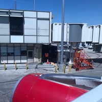 Photo taken at Gate 37A by Johnathan on 4/20/2017