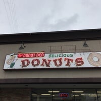Photo taken at Donut Den by Johnathan on 5/5/2017