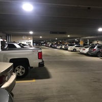 รูปภาพถ่ายที่ PreFlight Airport Parking โดย Johnathan เมื่อ 11/5/2019
