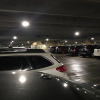 รูปภาพถ่ายที่ PreFlight Airport Parking โดย Johnathan เมื่อ 1/26/2020