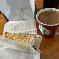 Foto diambil di Shortstop Coffee &amp;amp; Donuts oleh Arda Ö. pada 4/25/2024
