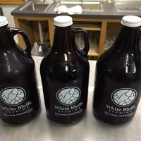 10/13/2013 tarihinde Jeff K.ziyaretçi tarafından White Bluffs Brewing'de çekilen fotoğraf