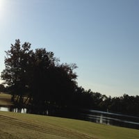 Foto tirada no(a) Emerald Lake Golf Club por Chris E. em 10/13/2012
