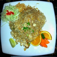 Foto scattata a Royal Thai Cuisine da J. Todd T. il 4/29/2013