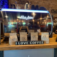 Foto tomada en The Urban Bean Coffeehouse Cafe  por Kember el 8/28/2019