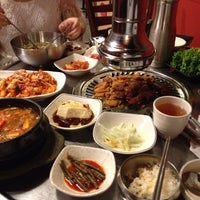 Photo taken at Red Pig Korean Restaurant (빨간돼지 한국식당) by Bang jing Y. on 11/8/2014