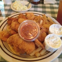 5/15/2012にAdrian J.がWillies: The Place for Seafoodで撮った写真