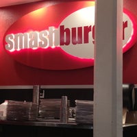 รูปภาพถ่ายที่ Smashburger โดย Mariah H. เมื่อ 5/1/2013