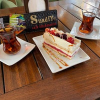 Foto diambil di Suadiye Cafe &amp;amp; Restaurant oleh Handan B. pada 9/24/2021