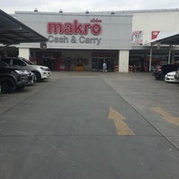 Photo taken at Makro by 111 1. on 7/16/2018