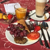 5/5/2018 tarihinde Doreen F.ziyaretçi tarafından Restaurant Café Kostbar'de çekilen fotoğraf