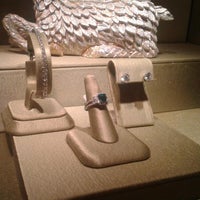 รูปภาพถ่ายที่ Margulis Jewelers โดย Ryan T. เมื่อ 12/28/2012