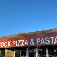 รูปภาพถ่ายที่ We Cook Pizza and Pasta โดย Paulette B. เมื่อ 9/17/2021