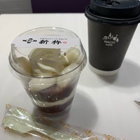 Photo taken at ナチュラルローソン＆food kurkku 神宮外苑西店 by Nana on 6/17/2019