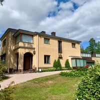 Photo taken at Villa Gyllenberg by Tapio H. on 8/4/2019