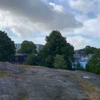 Photo taken at Keuruunpuiston kalliot (Vallilan kalliot) by Tapio H. on 8/8/2019