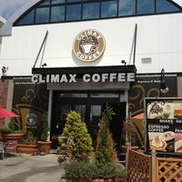 Photo taken at Climax Coffee 北谷ハンビー店 by yam900is on 3/17/2013