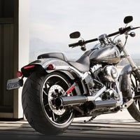 Foto scattata a Surdyke Harley-Davidson da Surdyke Harley-Davidson il 4/15/2014