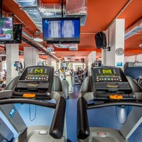 Foto tirada no(a) Fitness Hut por Fitness Hut em 6/16/2015