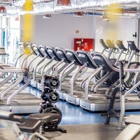 Foto tirada no(a) Fitness Hut por Fitness Hut em 6/16/2015