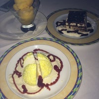 Das Foto wurde bei Capri Italian Restaurant von Aroob Q. am 4/18/2014 aufgenommen