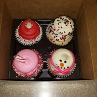 Снимок сделан в Gigi&amp;#39;s Cupcakes пользователем Tristan W. 12/23/2013