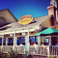 Das Foto wurde bei Buster&amp;#39;s Beachhouse Grill &amp;amp; Longboard Bar von Buster&amp;#39;s Beachhouse Grill &amp;amp; Longboard Bar am 4/17/2014 aufgenommen