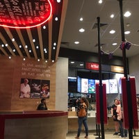 6/15/2018 tarihinde Mark U.ziyaretçi tarafından KFC'de çekilen fotoğraf
