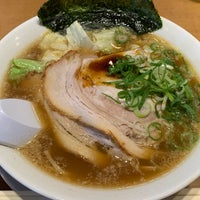 Photo taken at 丸源ラーメン 八熊通店 by 大鹿 義. on 9/27/2021