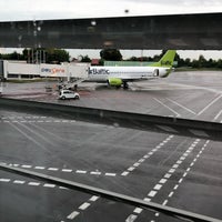 รูปภาพถ่ายที่ Vilniaus oro uostas | Vilnius International Airport (VNO) โดย Kęstutis M. เมื่อ 6/14/2018