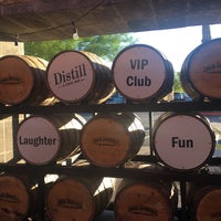 Foto tomada en Distill - A Local Bar  por Belinda T. el 8/19/2017