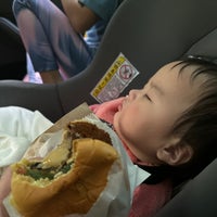 Photo taken at Shake Shack by miss wang W. on 11/5/2023