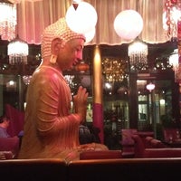Foto tomada en Shalimar The Indian Restaurant  por Fatma el 1/22/2014
