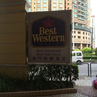 Photo taken at Best Western Hotel Taipa 澳門格蘭酒店 by ♥Bⓘg Applⓔ♥ on 8/3/2014