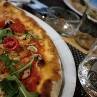 Foto tomada en Restaurant Pizzeria Đir  por Helena V. el 9/19/2019