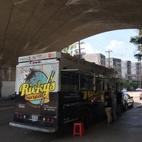 Foto scattata a Ricky&#39;s Fish Tacos da Shannon O. il 9/18/2017