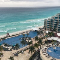 Foto diambil di Hard Rock Hotel Cancún oleh Meshal pada 3/13/2022