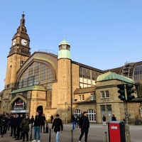 Photo taken at Hamburg Hauptbahnhof by Gilles B. on 2/9/2018