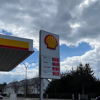 Photo taken at Shell by Ivan K. on 4/10/2022