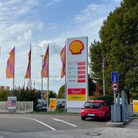 รูปภาพถ่ายที่ Shell โดย Ivan K. เมื่อ 10/8/2022