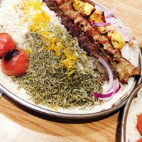 5/5/2014 tarihinde Kabobi - Persian and Mediterranean Grillziyaretçi tarafından Kabobi - Persian and Mediterranean Grill'de çekilen fotoğraf
