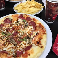 Photo taken at Pizza Pizza by Yağmur A. on 3/21/2017