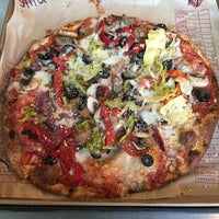 1/31/2016 tarihinde Nina F.ziyaretçi tarafından Mod Pizza'de çekilen fotoğraf