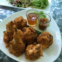Foto tirada no(a) Cafe 9 &amp;quot;a taste of Thai&amp;quot; por D C em 10/15/2017