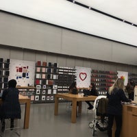 Photo taken at Apple Store by Ozlm M. on 1/17/2019