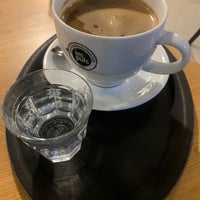 Photo taken at Impuls Kaffeemanufaktur by Antje K. on 10/22/2021