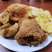 Photo taken at Golden Corral by Rob C. on 5/22/2018