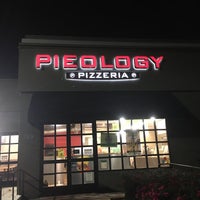 Photo taken at Pieology Pizzeria by Mystery M. on 11/10/2021